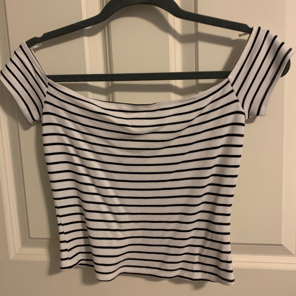 OFF SHOULDER CROP TOP!